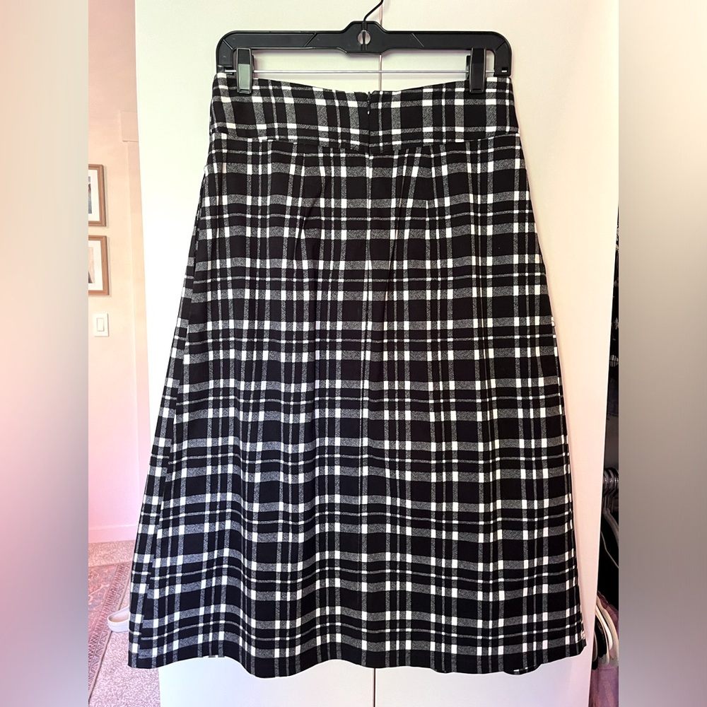 JOA LA plaid midi skirt with pockets - like new